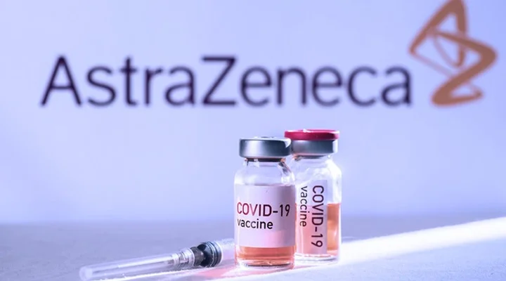 Demandan a AstraZena por "homicidio involuntario" de mujer que recibió vacuna