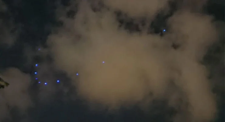 Las extrañas luces moradas que fueron captadas en el cielo de Medellín (VIDEOS)