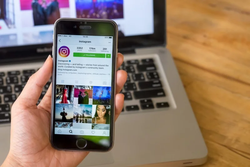 Así se roban tus fotos de redes y las suben a páginas para adultos