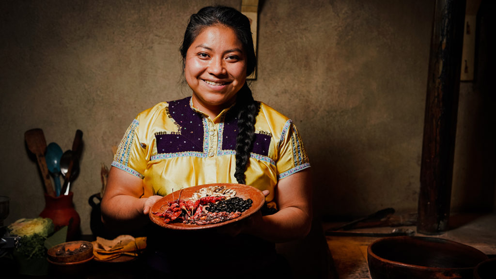 Conoce a Claudia Ruiz, mexicana tzotzil, una de las 50 mejores chefs del mundo