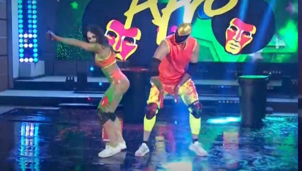 VIDEO: Tinieblas Jr. se disculpa por nalguear en programa en vivo a Macky