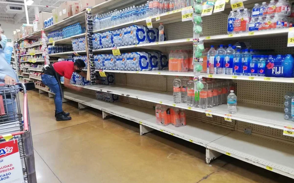 ¡Compras de pánico! Comienzan a escasear galones de agua en Tampico