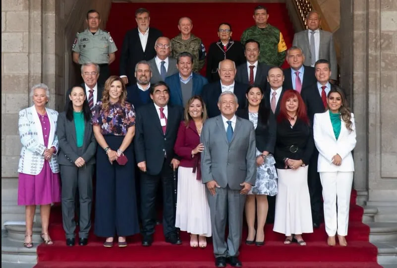 Gobernadores electos de Morena se reúnen con AMLO en Palacio Nacional