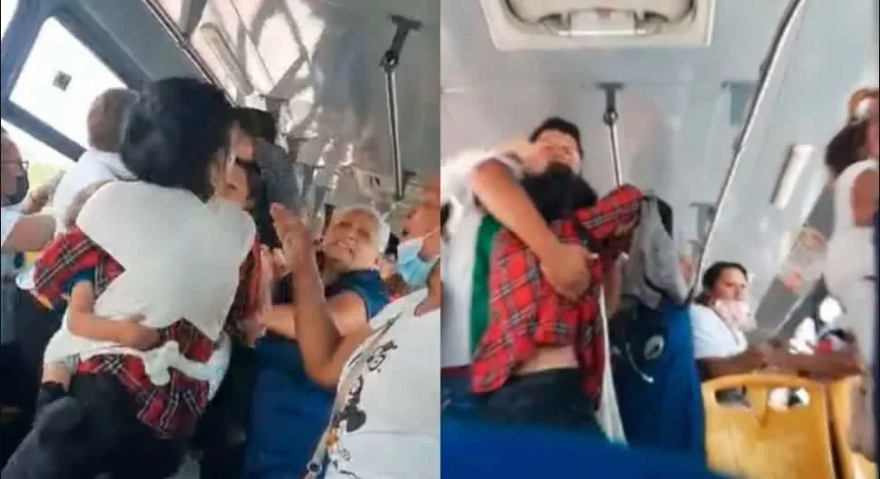Mamá con bebé en brazos agrede a abuelita por ganarle lugar en el micro (VIDEO)