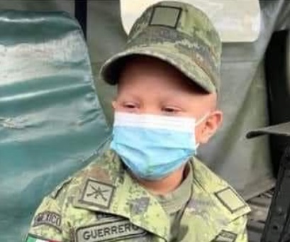 Fernando, el niño con cáncer que cumplió su sueño de ser militar por un día