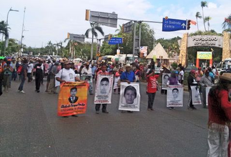 Caso Ayotzinapa: afirman que funcionarios de Peña Nieto dificultan investigaciones
