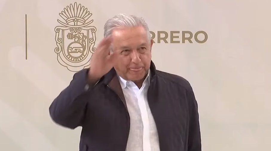 Un gran esfuerzo por México: AMLO continúa gira en Guerrero a pesar de estar lastimado
