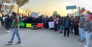 Trabajadores del Ayuntamiento de Ecatepec bloquean avenidas principales