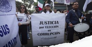 Trabajadores del Poder Judicial bloquean accesos al CJF