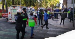 Evacuación masiva por corto circuito en Paseo de la Reforma