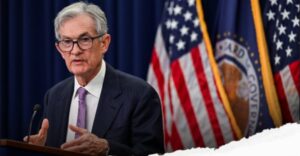 Fed mantiene tasas de interés y alerta sobre inflación elevada