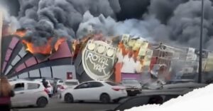 Incendio masivo consume casino en Plaza Cinépolis, Culiacán