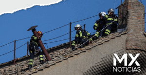 Instalan la chimenea en la Capilla Sixtina para el próximo cónclave