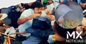 Comerciante tira sus ‘tamalitos’ para evitar sean decomisados por inspectores en Guadalajara