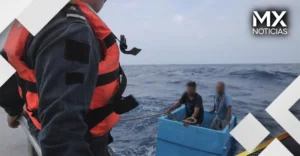 Marina rescata a dos pescadores tras pasar cinco días a la deriva en el Pacífico