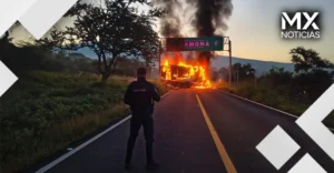 Enfrentamiento entre Defensa y civiles armados provoca bloqueos y quema de vehículos en Michoacán
