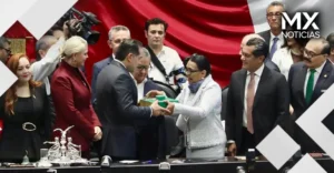 Acuerdo entre Morenay oposición desactiva protesta durante entrega del Informe de Sheinbaum