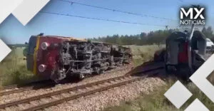 VIDEO | Vagón de tren descarrila tras chocar con un camión en Polonia