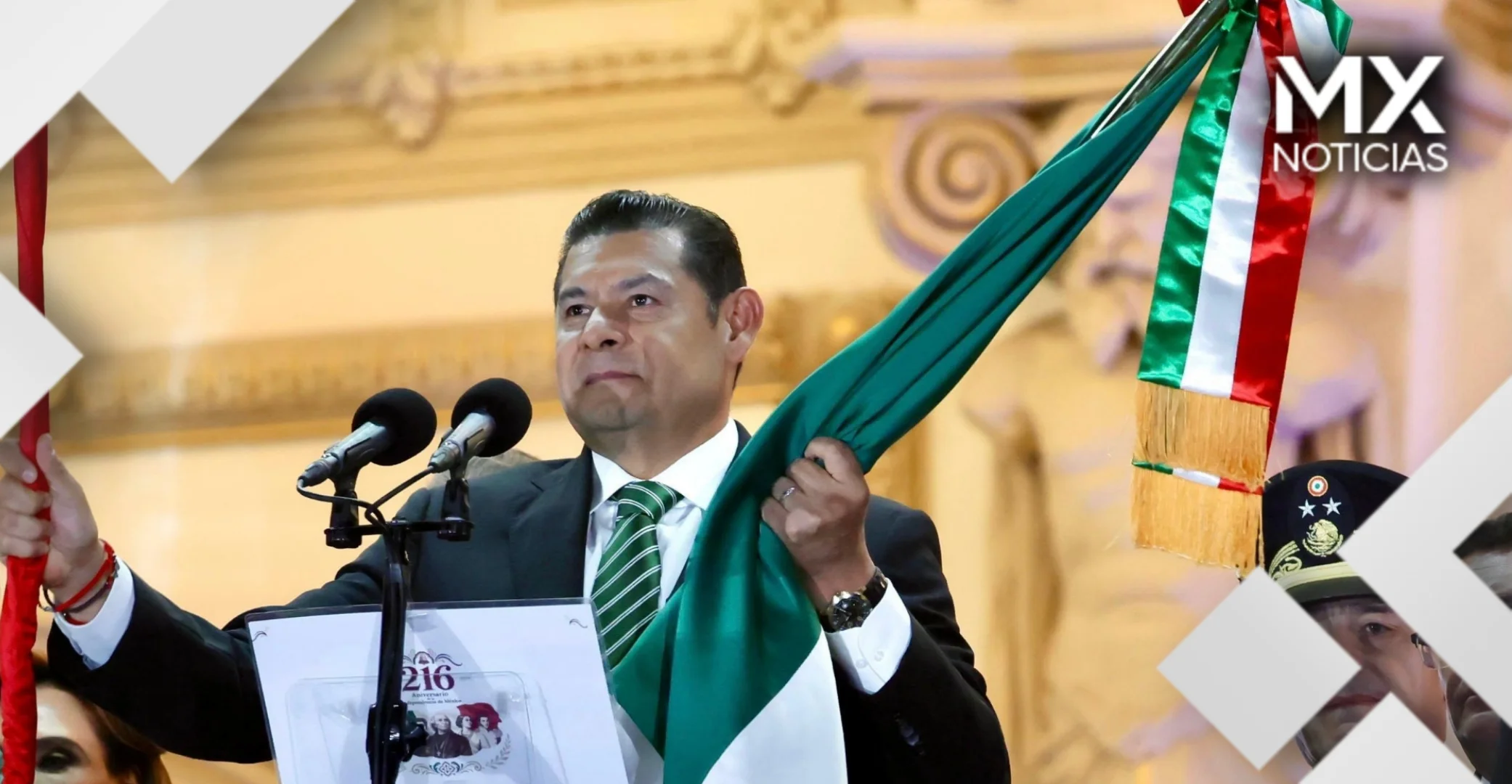 Armenta reconoce a heroínas de la Independencia y a madres buscadoras durante el Grito en Puebla