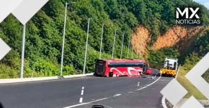 Falla de frenos en autobús en las Cumbres de Maltrata deja una persona muerta y 14 lesionados