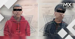 Madre entrega a sus hijos a la policía en León, Guanajuato; están acusados de participar en un homicidio