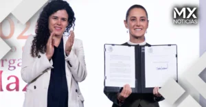 Sheinbaum firma decreto para proteger a menores en plataformas digitales