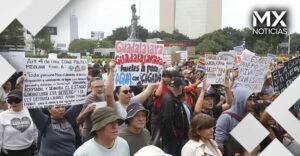 Protestas en Guadalajara por el agua sucia terminan en violencia; Sheinbaum reprobó uso de fuerza